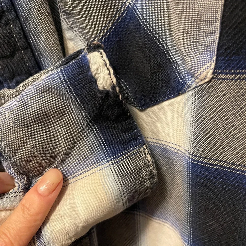 Levi's Men's XL Blue Plaid Snap Button Flannel Shirt Grunge Distressed‎